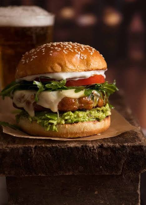 CHICKEN BURGER